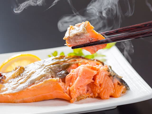 魚料理には食べやすい骨抜き魚を使用（ダミー）